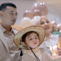 Memiliki darah keturunan Arab dan Pakistan dari kedua orangtuanya, tak heran jika Guzel punya paras blasteran yang cantik. Foto-foto Guzel pun selalu banjir pujian dari para netizen. Foto: Instagram/@alisyakieb