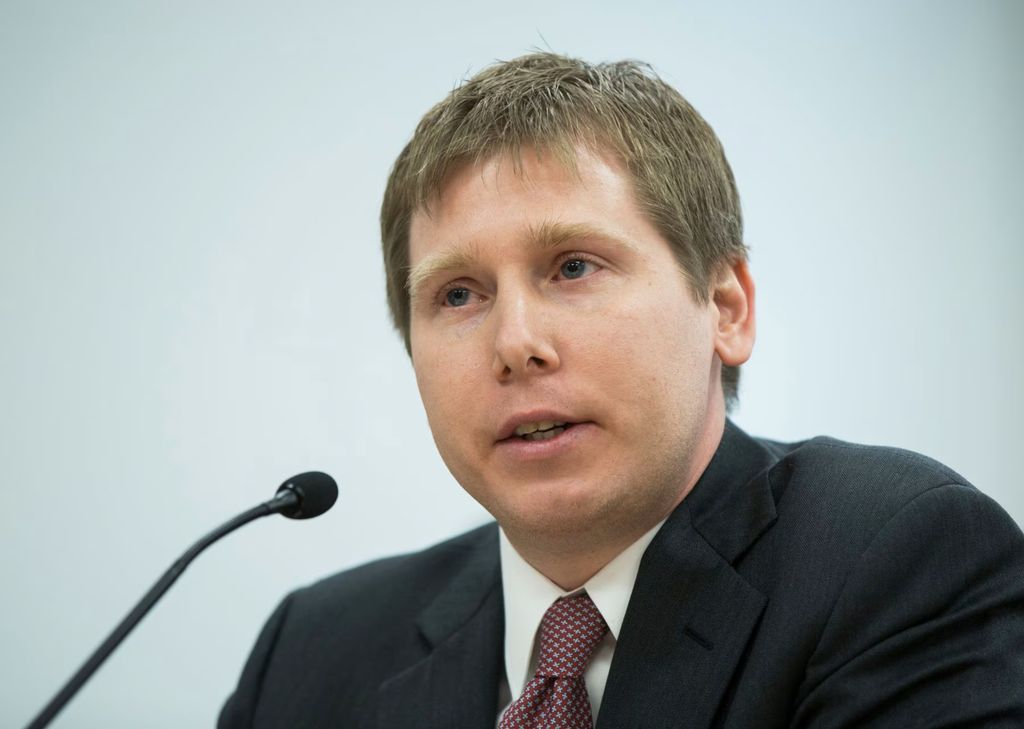 Investor Bitcoin Barry Silbert berbicara di sidang mata uang virtual Departemen Layanan Keuangan Negara Bagian New York (DFS) di wilayah Manhattan, New York, 28 Januari 2014. (REUTERS/Lucas Jackson/File Photo Acquire Licensing Rights)