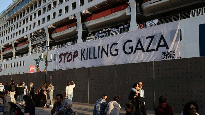 Peace activists onboard the Japan-based NGO Peace Boat's cruise ship Pacific World display placards in support of Gaza, amid the ongoing conflict between Israel and the Palestinian Islamist group Hamas, as the ship is docked at Galataport in Istanbul, Turkey November 5, 2023. REUTERS/Murad Sezer