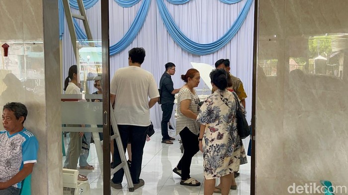 Jenazah mahasiswi FKH Unair yang ditemukan tewas dalam mobil di apartemen Sidoarjo disemayamkan di Kediri