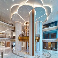 Jio World Plaza terintegrasi dengan bangunan lainnya, yakni Pusat Budaya Nita Mukesh Ambani, Jio World Convention Centre dan Jio World Garden. Kompleks bernama Jio World Center ini memiliki luas hingga 18,5 hektar. Foto: Instagram/@jioworldplaza