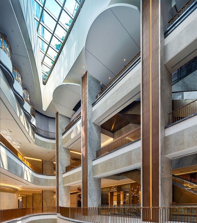 Jio World Plaza merupakan mall mewah pertama di Mumbai. Luasnya sekitar Rp  69.677 meter per segi dan memiliki empat lantai. Foto: Instagram/@jioworldplaza