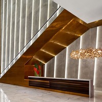 Mall ini menjadi rumah bagi 66 brand fashion mewah dunia. Mulai dari Louis Vuitton, Gucci, Cartier, Burberry, Bulgari, Dior, Rimowa, Richemont, Balenciaga, hingga Bottega Veneta. Foto: Instagram/@jioworldplaza