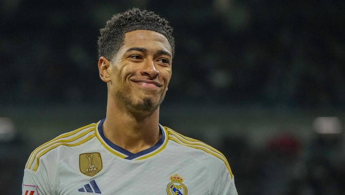 Real Madrids Jude Bellingham smiles during a Spanish La Liga soccer match between Real Madrid and Rayo Vallecano at the Santiago Bernabeu stadium in Madrid, Spain, Sunday, Nov. 5, 2023. (AP Photo/Manu Fernandez)