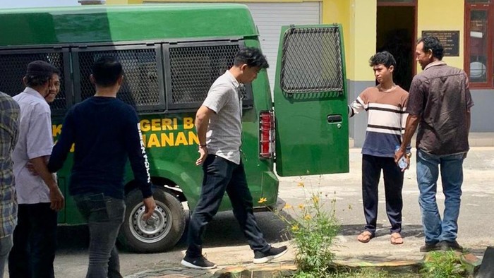 Kades di Bone ditetapkan tersangka kasus illegal logging.