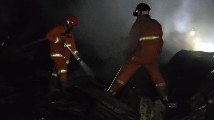 Kebakaran di Jalan Andi Tonro Makassar.
