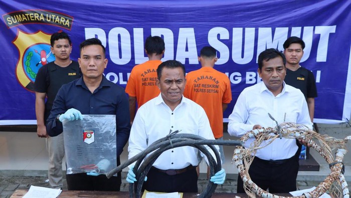 Keterangan pers pencurian kabel lampu di jalan tol di Sergai. (Istimewa)