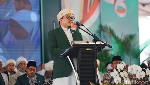 Ketua Umum PBNW, TGKH Lalu Muhammad Zainuddin Atsani.
