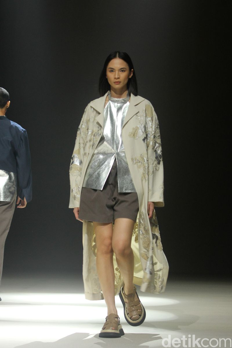 Koleksi Busana Sapto Djojokartiko Spring Summer 2024 Koleksi Busana Sapto Djojokartiko Spring Summer 2024