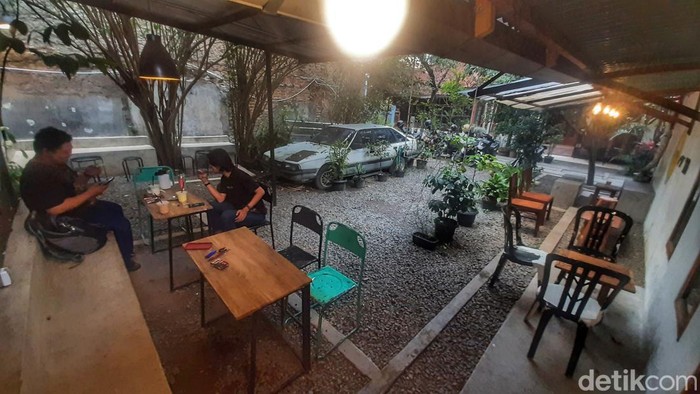 Kopi Pituin di Gang Al Abror, Kampung Bojong Buah, Desa Pangauban, Kecamatan Katapang, Kabupaten Bandung.