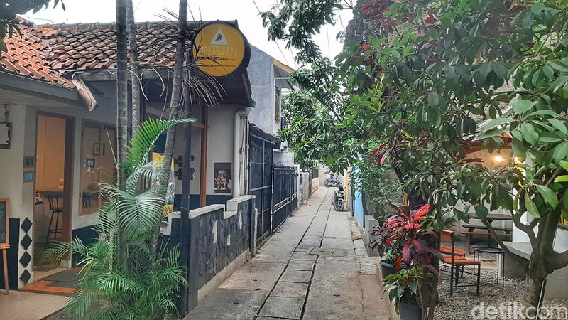 Kopi Pituin di Gang Al Abror, Kampung Bojong Buah, Desa Pangauban, Kecamatan Katapang, Kabupaten Bandung.