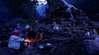 Gempa Bumi dengan Magnitudo (M) 5,6 yang mengguncang daerah terpencil di Nepal menimbulkan banyak kerusakan dan korban jiwa. Sedikitnya 157 orang dipastikan tewas akibat gempa bumi ini. 