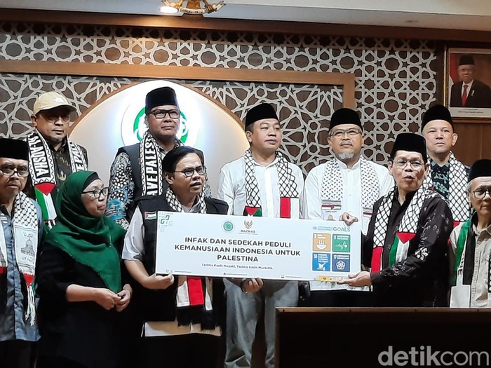 Majelis Ulama Indonesia (MUI) menyerahkan bantuan kemanusiaan untuk Palestina sebesar Rp 25 miliar. (Annisa/detikcom)