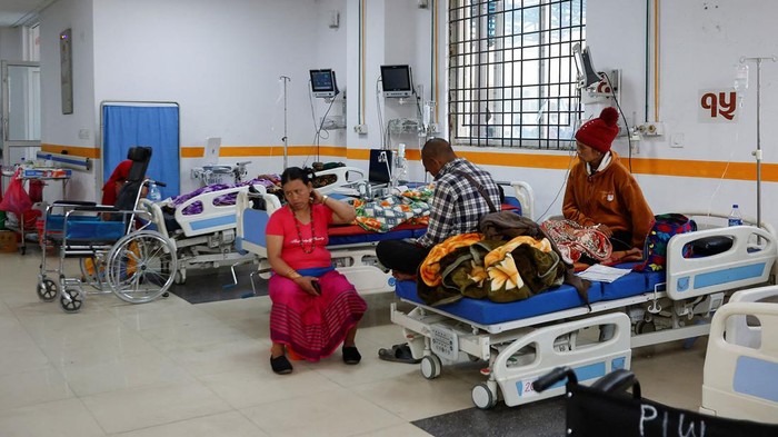 Melihat Kondisi Korban Luka Akibat Gempa di Nepal Gempa berkekuatan M 5,6 mengguncang Nepal, Sabtu (4/11/2023) lalu. Selain menewaskan 157 orang, gempa itu juga mengakibatkan sebanyak 199 orang luka-luka.