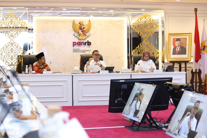 Menteri Pendayagunaan Aparatur Negara dan Reformasi Birokrasi (PAN-RB) Abdullah Azwar terus mendorong agenda reformasi birokrasi nasional  melalui berbagai inisiatif dan kebijakan.