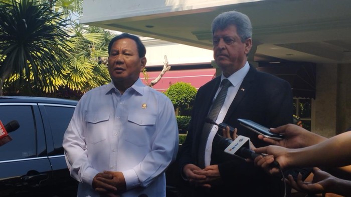 Menteri Pertahanan (Menhan) Prabowo Subianto menerima kunjungan kehormatan Duta Besar Palestina untuk Indonesia, Zuhair Al-Shun