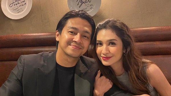 Cantiknya Mikha Tambayong Saat Ngopi di Bali hingga Amerika