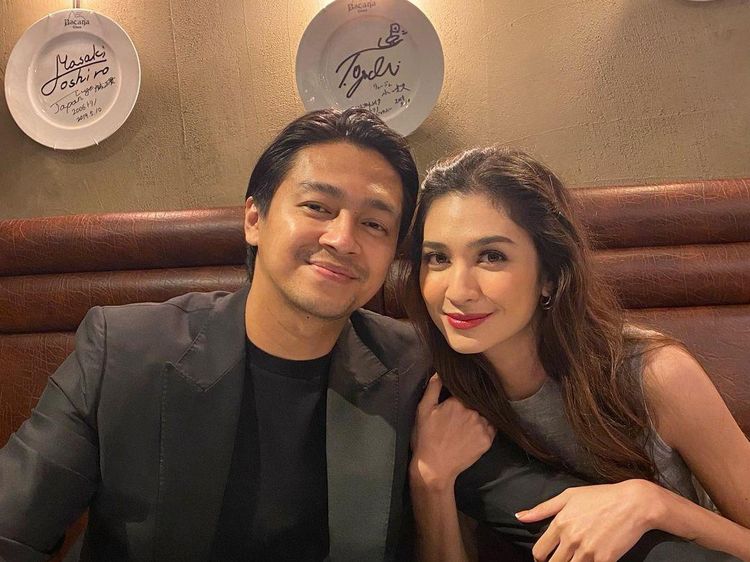 Cantiknya Mikha Tambayong Saat Ngopi di Bali hingga Amerika