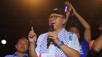 Terakhir, melalui acara ini PAN juga menyalurkan hasil penjualan tiket untuk disumbangkan. Zulhas pun tidak lupa mengucapkan terima kasih kepada warga Ponorogo yang antusias dalam mengikuti acara BLIS ini.