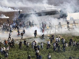 Momen Polisi Turki Tembak Gas Air Mata ke Massa Pro Palestina