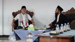 Momen Zulhas Silaturahmi ke Dua Pesantren di Jatim