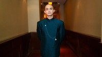 Omara Esteghlal juga menekankan pentingnya batasan dalam memperjuangkan sesuatu. If its not for the common good, jika itu bukan untuk kepentingan kolektif, maka itu bukan yang harus diperjuangkan. Yang kita perjuangkan itu kepentingan kolektif agar semua orang bisa bahagia, agar semua orang bisa hidup sejahtera, dan agar semua orang bisa hidup layak, ujarnya. (Foto: dok. Instagram Omara Esteghlal)
