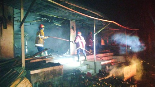 Pasar Rakyat Menanga di Desa Menanga, Kecamatan Rendang, Kabupaten Karangasem hangus terbakar pada Minggu (5/11/2023) sekitar pukul 23.45 Wita. (istimewa)