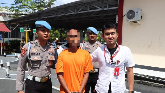 Pelaku D saat diamankan Satreskrim Polresta Tanjungpinang pada Minggu (5/11).