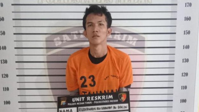 Pelaku yang membegal seorang ibu dan anak perempuannya di Jalan Cemara, Kota Medan ditangkap. (Foto: dok Polsek Medan Timur).