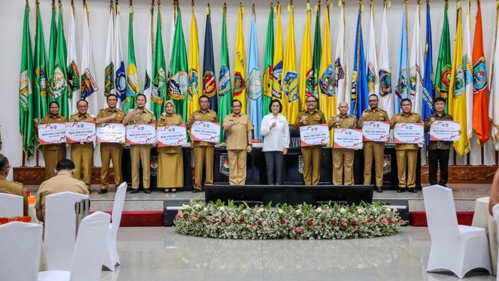 Pemkab Lamongan menerima insentif fiskal dari Mendagri dan Menkeu.