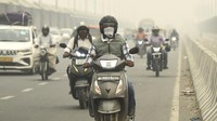Para pejabat mengatakan kombinasi musiman suhu yang lebih rendah, kurangnya angin, dan pembakaran tunggul tanaman di negara-negara pertanian tetangga telah menyebabkan lonjakan polutan udara. AP Photo  