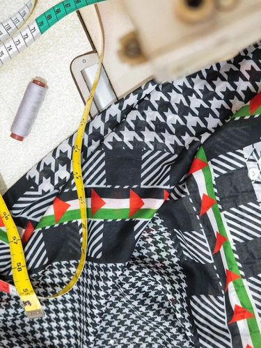 Perancang busana Vivi Zubedi membuat koleksi hijab untuk donasi ke Paletina, melalui brand ViviZubedi. Perancang busana Vivi Zubedi membuat koleksi hijab untuk donasi ke Paletina, melalui brand ViviZubedi.