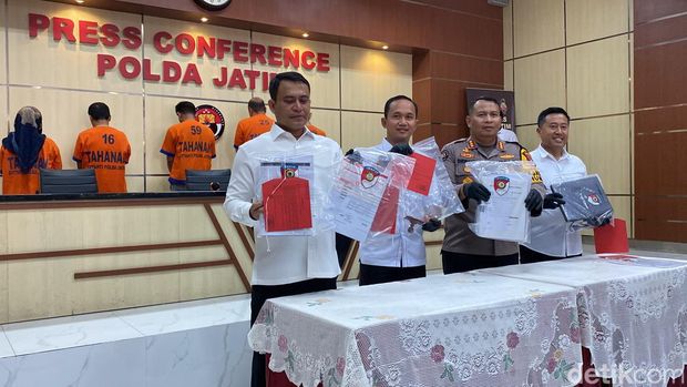 Polda Jatim mengungkap praktik mafia tanah di Surabaya.