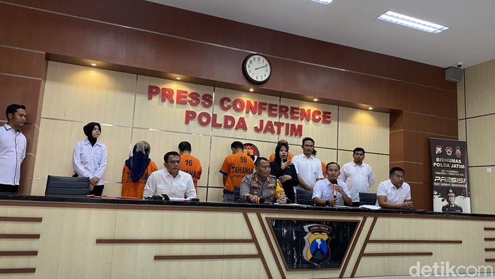 Polda Jatim mengungkap praktik mafia tanah di Surabaya.
