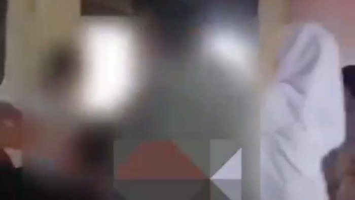 Heboh di media sosial video memperlihatkan aksi perundungan siswa Sekolah Menengah Kejuruan (SMK) di Kota Pontianak, Kalimantan Barat (Kalbar).