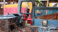 Bodi-bodi bus juga sudah berkarat.  