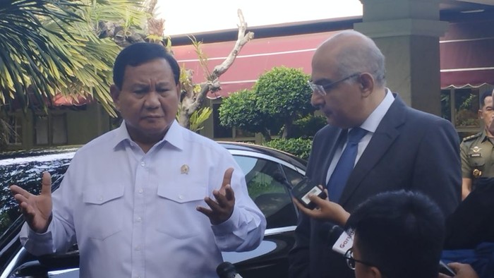 Prabowo menerima kunjungan kehormatan Duta Besar Mesir untuk Indonesia HE Mr Ashraf Sulthan. (Brigitta/detikcom)