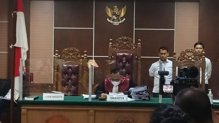 Proses sidang praperadilan tersangka Aksi Bela Rempang di PN Batam yang memutuskan praperadilan tersangka ditolak. (Alamudin Hamapu/detikSumut)