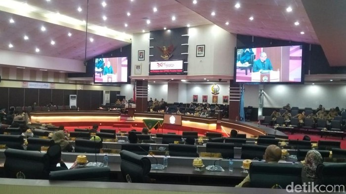 Rapat paripurna penetapan APBD Sulsel 2024 di DPRD Sulsel.