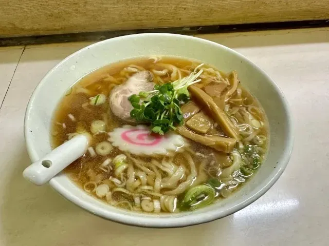 Keren! Bangkai Bus Tua Ini Berhasil Disulap Jadi Restoran Ramen
