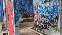 Ruang publik itu cocok juga digunakan untuk bersantai di tengah panasnya cuaca Kota Bandung akhir-akhir ini. (Foto: Wisma Putra/detikJabar)