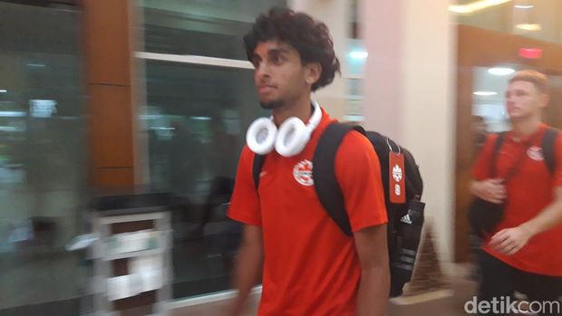 Timnas Kanada tiba di bandara Adi Soemarmo, Boyolali. Ada Jeevan Badwal, bintang Timnas Kanada U-17.