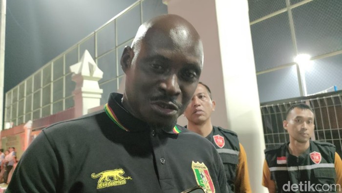 Media official Timnas Mali, Efrahimas Hekoliwali Ditemui di Lapangan Sriwaru, Solo, Senin (6/11/2023).