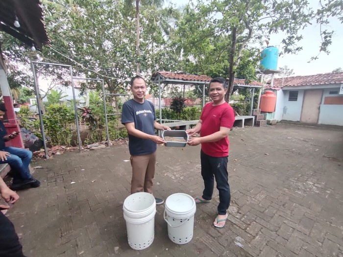 Tong sampah buatan ITB bagi masyarakat Cianjur