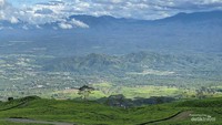 Pemandangan dari Tugu Rimau pada siang hari.