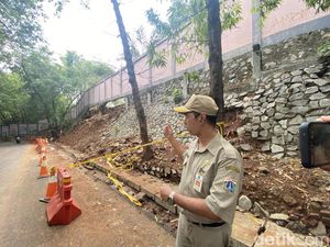 Hujan Deras Berujung Turap TM Ragunan Ambrol