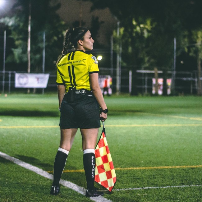Berniat mempromosikan atlet wanita, sayangnya Valeria harus dipecat dan meninggalkan profesinya di dunia bola. Foto: Instagram Valeria Andrade