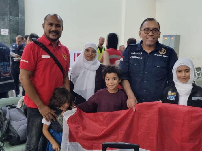 WNI Abdullah Onim dan keluarga sudah berhasil dievakuasi dari Gaza dan akan pulang ke Indonesia (dok. Antara)