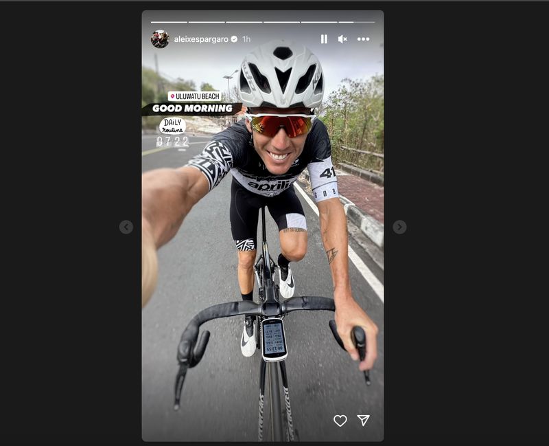 Aleix Espargaro sepedaan di Bali