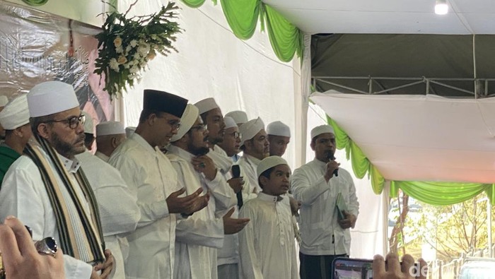 Anies hadiri acara maulid nabi di Jaksel (Devi Puspitasari/detikcom)